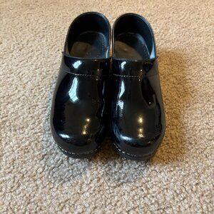 Sanita Pro. Patent Women's Clog in Black Patent Leather